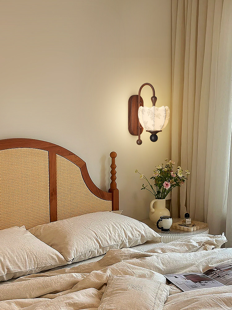 Retro Wabi Sabi Style Homestay - Lighting Decoration On Wall recension och pris