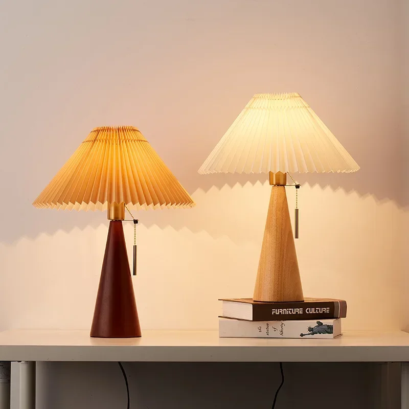 Retro Pleated Table Lamp Nordi - Home Lighting And Decor recension och pris